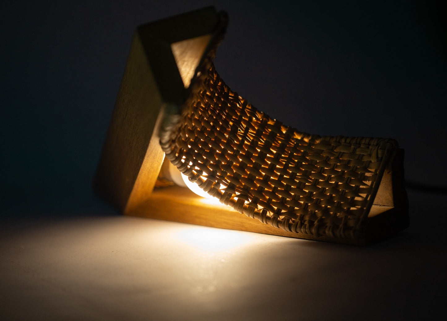 Acute Lamp